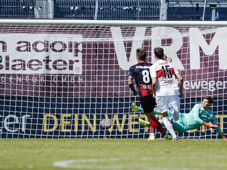Der VfB Stuttgart hatte durch einen späten Elfmetertreffer beim SV Wehen Wiesbaden verloren.