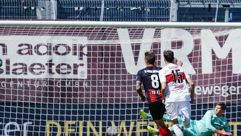 Der VfB Stuttgart hatte durch einen späten Elfmetertreffer beim SV Wehen Wiesbaden verloren. Der VfB Stuttgart hatte durch einen späten Elfmetertreffer beim SV Wehen Wiesbaden verloren.