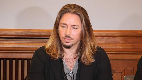 Gil Ofarim spricht erneut &uuml;ber den Davidstern-Skandal.