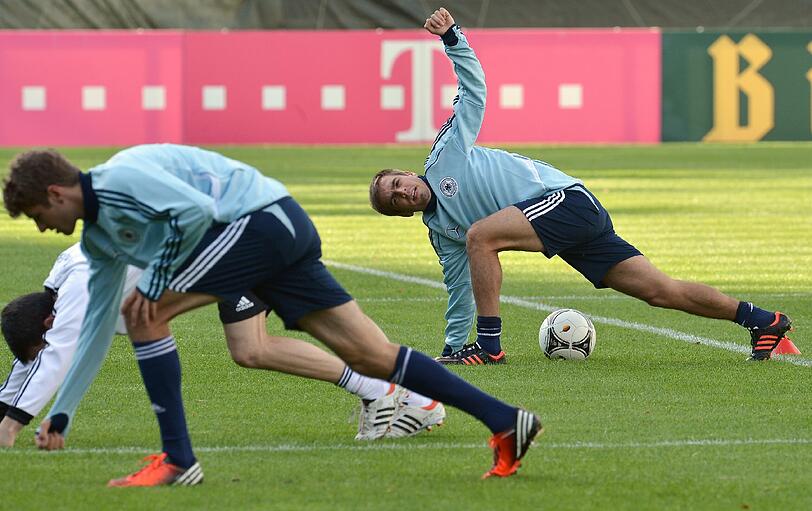 Elf Freunde müsst ihr sein. Die Nationalelf nimmt die Vorbereitung auf das WM-Qualifikationsspiel der deutschen Nationalmannschaft am Freitag in Dublin gegen Irland auf. Die Fotos