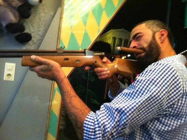 Rapper Harris kam sogar in Tracht auf das Oktoberfest