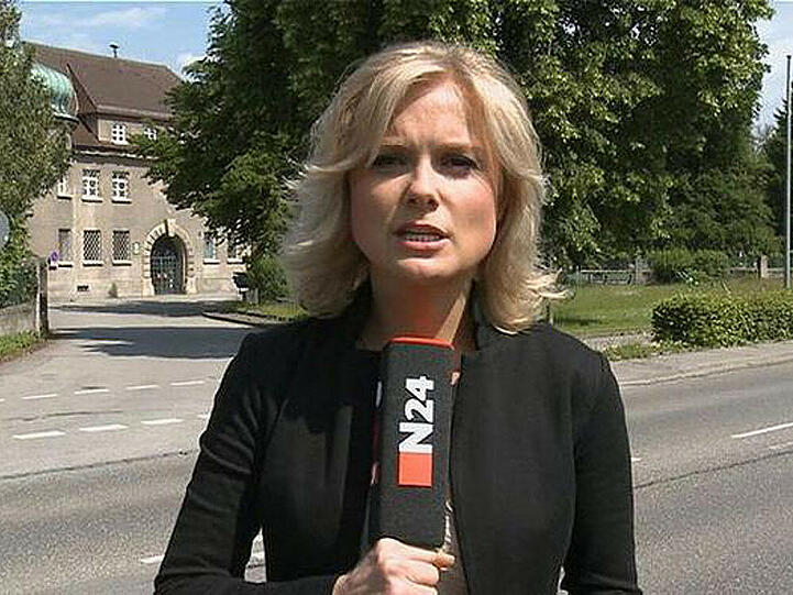 N24-Reporterin Angela Knäble berichtet über Uli Hoeneß