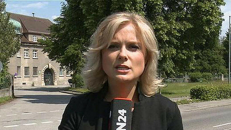 N24-Reporterin Angela Knäble berichtet über Uli Hoeneß N24-Reporterin Angela Knäble berichtet über Uli Hoeneß