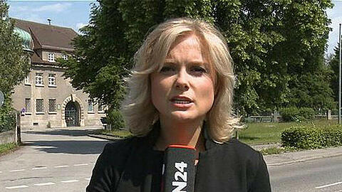 N24-Reporterin Angela Knäble berichtet über Uli Hoeneß