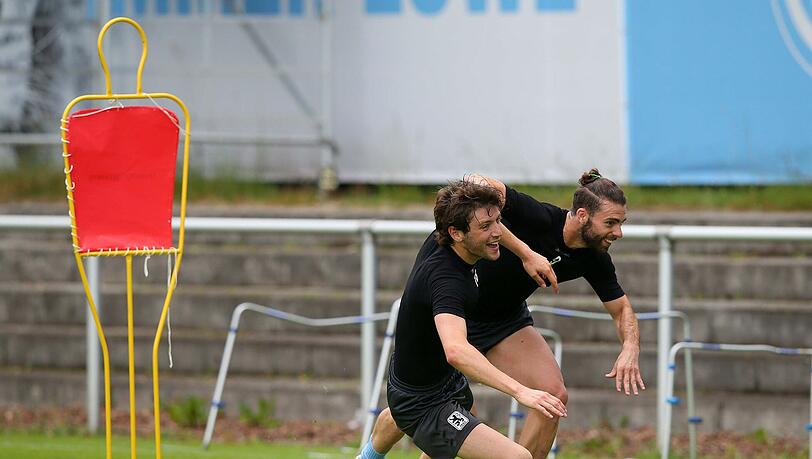 Durften am Dienstag wieder am Mannschaftstraining des TSV 1860 teilnehmen: die zuvor suspendierten Spanier Rodri und Ilie Sanchez. Durften am Dienstag wieder am Mannschaftstraining des TSV 1860 teilnehmen: die zuvor suspendierten Spanier Rodri und Ilie Sanchez.