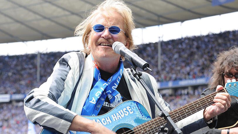 "Vielleicht ist ja ein 0:0 für uns drin“, sagt Hertha-Hymnen Komponist Frank Zander. "Vielleicht ist ja ein 0:0 für uns drin“, sagt Hertha-Hymnen Komponist Frank Zander.