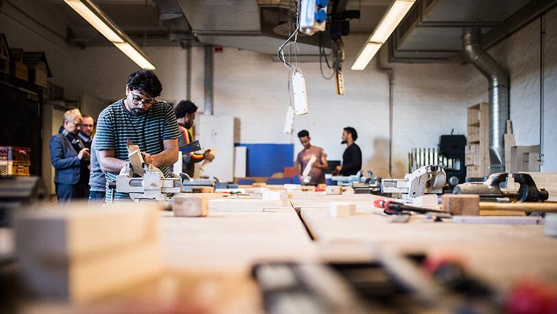 Die Berater der Industrie- und Handelskammern sollen nicht mehr bei der Suche nach Praktikum oder Lehrstelle helfen dürfen. Die Berater der Industrie- und Handelskammern sollen nicht mehr bei der Suche nach Praktikum oder Lehrstelle helfen dürfen.