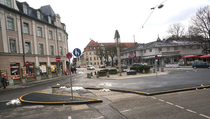 Wenn alles fertig ist, soll der Pasinger Marienplatz weitgehend als Fußgängerzone umgestaltet werden. Wenn alles fertig ist, soll der Pasinger Marienplatz weitgehend als Fußgängerzone umgestaltet werden.