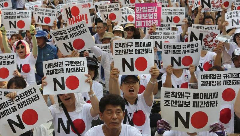 Demonstranten vor der Botschaft Japans protestieren gegen Handelsbeschränkungen für Südkorea. Demonstranten vor der Botschaft Japans protestieren gegen Handelsbeschränkungen für Südkorea.