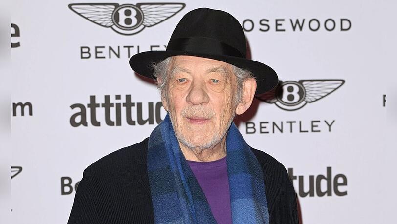 Sir Ian McKellen ist vor zwei Jahren von der Bühne gestürzt. Dennoch möchte er noch weiter arbeiten. Sir Ian McKellen ist vor zwei Jahren von der Bühne gestürzt. Dennoch möchte er noch weiter arbeiten.