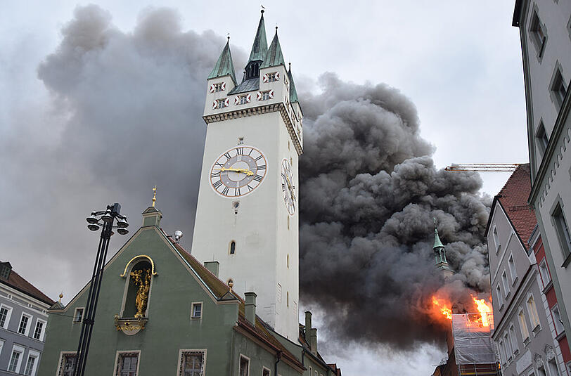 Feuer in Straubing: Die Bilder vom Rathaus-Brand.