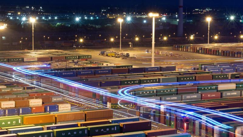 Container im Hafen von Hamburg: Zum ersten Mal seit dreieinhalb Jahren ist die deutsche Wirtschaft wieder geschrumpft. Container im Hafen von Hamburg: Zum ersten Mal seit dreieinhalb Jahren ist die deutsche Wirtschaft wieder geschrumpft.