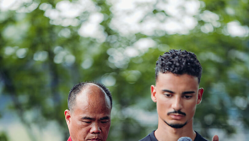 Pascal Wehrlein beim Tai Chi in China. Pascal Wehrlein beim Tai Chi in China.