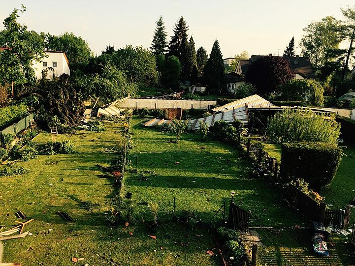 Tornado wütet in Süddeutschland: Das Dorf Affing war von dem Sturm besonders stark betroffen. Die Bilder..