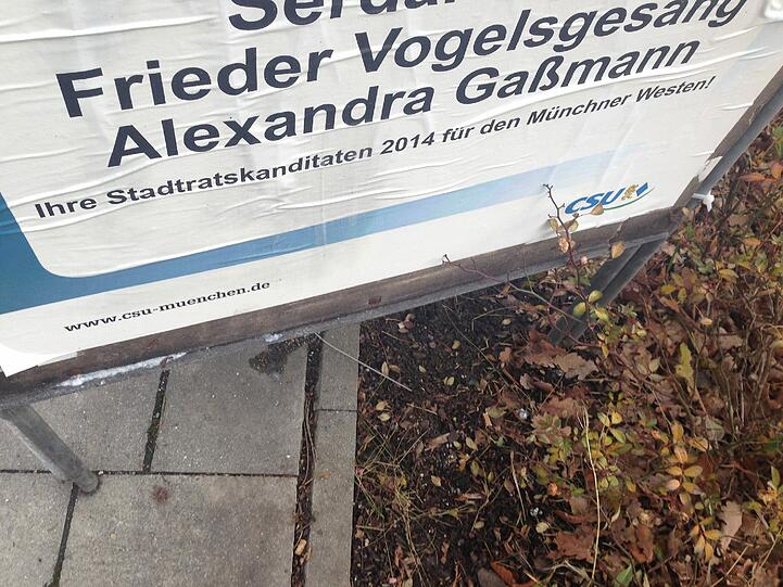 Auch hier hapert es mit der Rechtschreibung. Korrekt wäre "Stadtratskandidaten".
