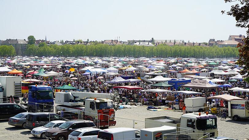 Von Ramsch bis Kult: Der Flohmarkt auf der Theresienwiese bietet für Jäger und Sammler eine große Auswahl.