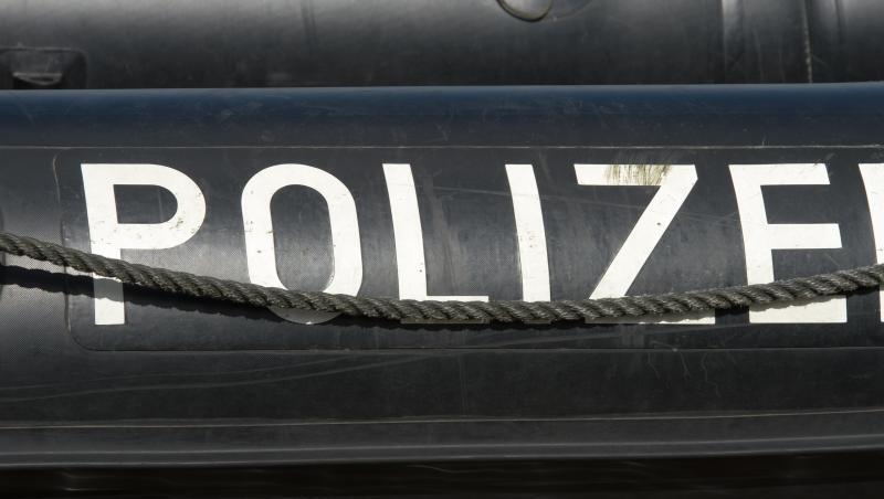 "Polizei" steht auf einem Schlauchboot. Foto: Armin Weigel/Archivbild "Polizei" steht auf einem Schlauchboot. Foto: Armin Weigel/Archivbild
