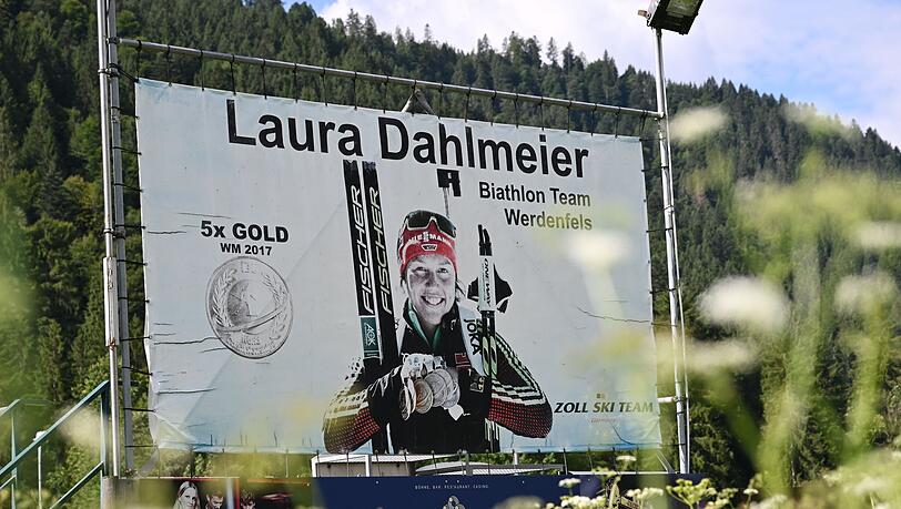 Mit öffentlichem Gedenken an Laura Dahlmeier hatte sich ihre Heimatgemeinde zunächst zurückgehalten. (Archivbild)