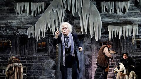 So tanzen die Vampire im Deutschen Theater.