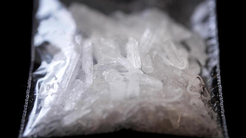 Über zwei Kilo Crystal Meth fanden Zollfahnder bei einem 55-Jährigen.