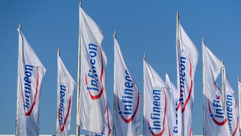 Flaggen mit dem Logo von Infineon flattern im Wind. Foto: Matthias Balk/Archivbild Flaggen mit dem Logo von Infineon flattern im Wind. Foto: Matthias Balk/Archivbild