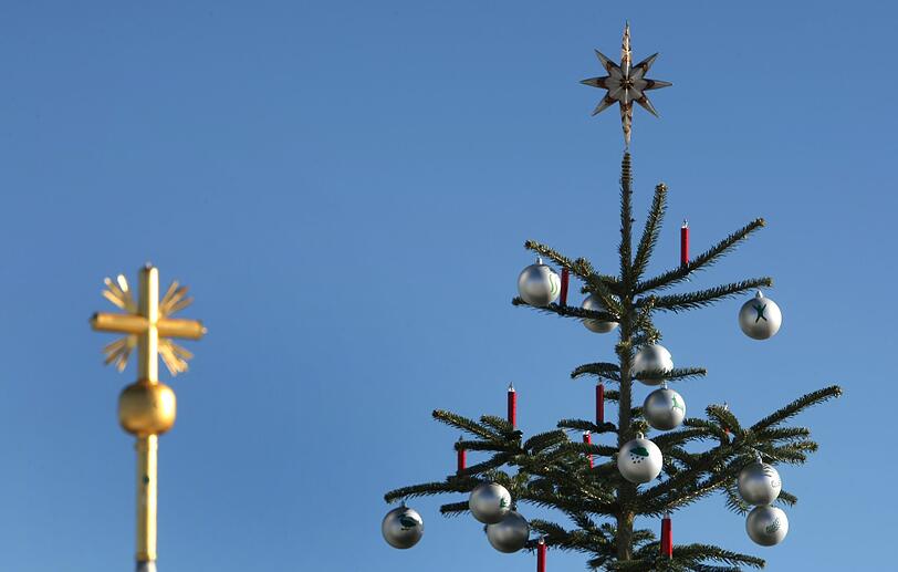 Höchstgelegener Christbaum der Bundesrepublik ziert die Zugspitze.