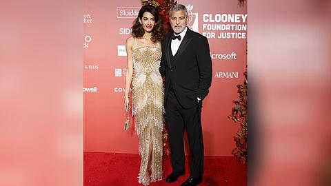 Amal und George Clooney bei der Premiere der Albie Award Preisverleihung ihrer "Clooney Foundation For Justice" am Donnerstag in der New York Public Library.