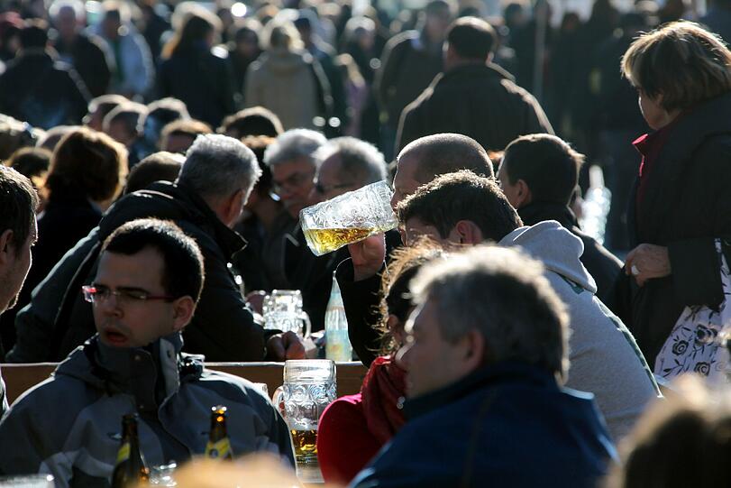 Frühlingserwachen in München - schon jetzt freuen sich viele auf's warme Wochenende und den Biergarten. Sehen Sie hier die ersten Frühlingsbilderbilder aus der Weltstadt mit Herz...