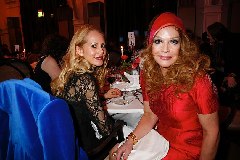 Nadja zu Schaumburg-Lippe und Ulrike Hübner bei der AMREF Charity Gala "Come fly with us" zugunsten 50 Jahre AMREF FLYING DOCTORS im Rilano No.6 Lenbach Palais in München am 21.03.2014.