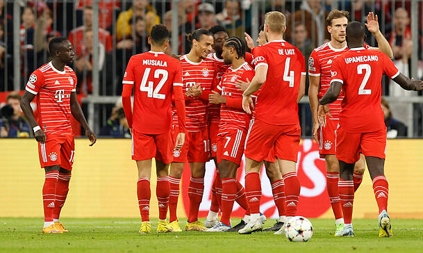 Die Bayern bejubeln die deutliche Führung gegen Viktoria Pilsen. Die Bayern bejubeln die deutliche Führung gegen Viktoria Pilsen.