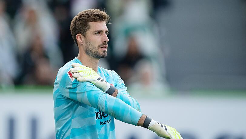 Frankfurts Torwart Kevin Trapp kassierte beim Spiel gegen PAOK Saloniki eine rote Karte.