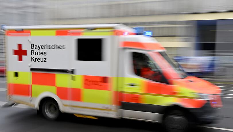 Der 80-Jährige wurde ins Krankenhaus gebracht. (Symbolbild)