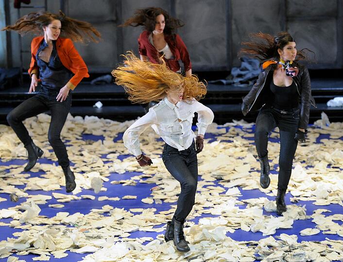 Ganz viele Promis und natürlich noch mehr Mode: Vom 18. - 21. Januar findet in Berlin die Mercedes-Benz Fashion Week statt. Wir zeigen Ihnen die besten Fashion und Promi-Bilder - zum Durchklicken!