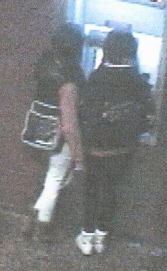 Die Polizei verdächtigt diese beiden Frauen, eine EC-Karte gestohlen und damit deutschlandweit - auch in München - Geld abgehoben zu haben.