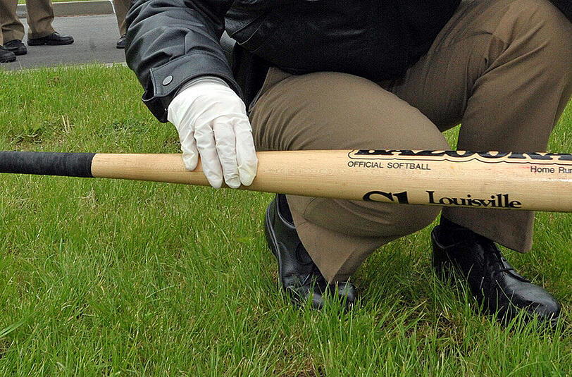 Der eifersüchtige Mann prügelte auf seinen Nebenbuhler mit einem Baseballschläger ein (Symbolbild)