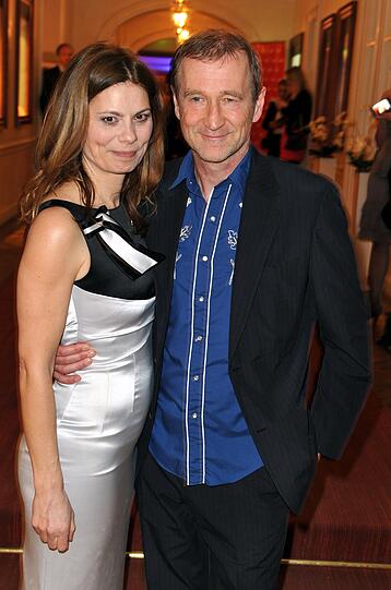 Schaulaufen der Promis bei den Gala SPA Awards in Baden-Baden: Sarah Wiener mit Ehemann Peter Lohmeyer.