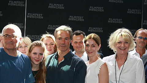 Dominik Graf (li.) brachte seine komplette Besetzung mit zur Premiere