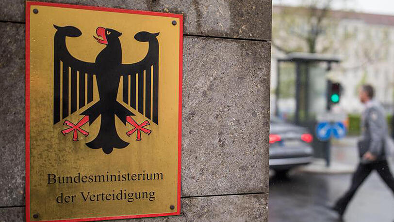 Eingang in Berlin ins Verteidigungsministerium. Eingang in Berlin ins Verteidigungsministerium.