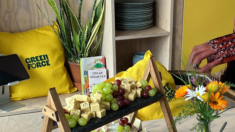Bald im Sortiment von Greenforce: Veganer Käse. Bald im Sortiment von Greenforce: Veganer Käse.