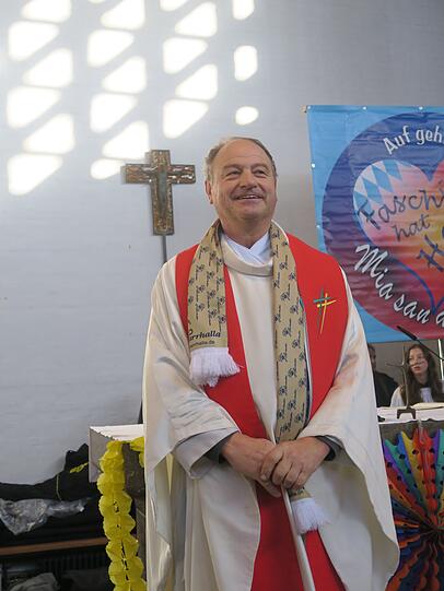 "Seine" Kirche wird derzeit saniert: Pfarrer Rainer Maria Schie&szlig;ler.