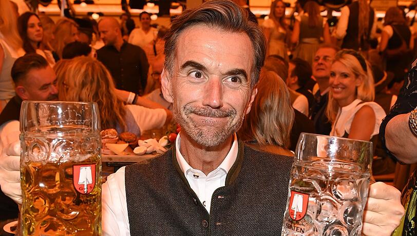 Florian Silbereisen kann die Wiesn trotz Wirbel um seine Person noch genießen. Florian Silbereisen kann die Wiesn trotz Wirbel um seine Person noch genießen.