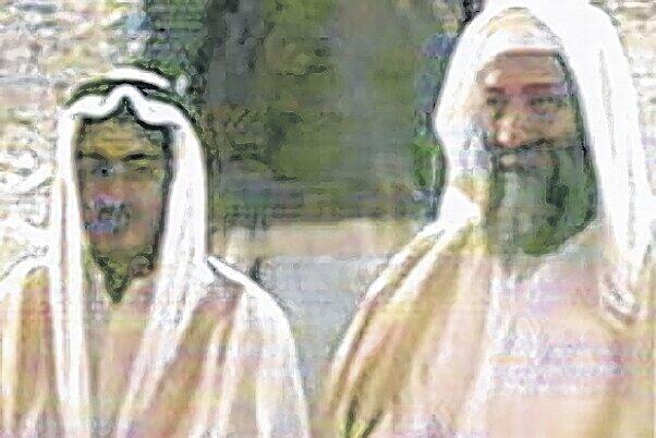 Hat die US-Rakete in Pakistan den Vater nur knapp verpasst? Osama bin Laden (r.) neben seinem vermutlich getöteten Sohn Saad.