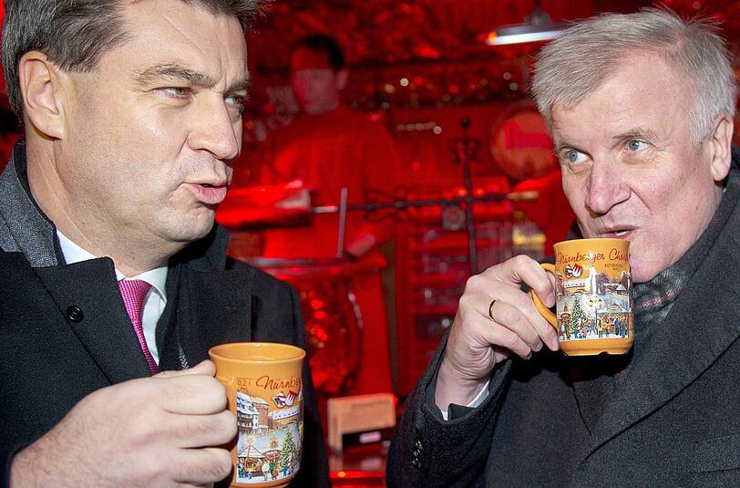 Noch ein gemeinsamer Glühwein auf dem Christkindlesmarkt in Nürnberg. Das war's dann auch schon mit der Gemeinsamkeit.