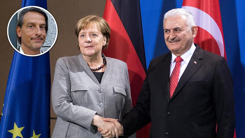Bundeskanzlerin Angela Merkel (CDU) und der türkische Ministerpräsident Binali Yildirim geben sich nach der Pressekonferenz im Bundeskanzleramt die Hand. Bundeskanzlerin Angela Merkel (CDU) und der türkische Ministerpräsident Binali Yildirim geben sich nach der Pressekonferenz im Bundeskanzleramt die Hand.