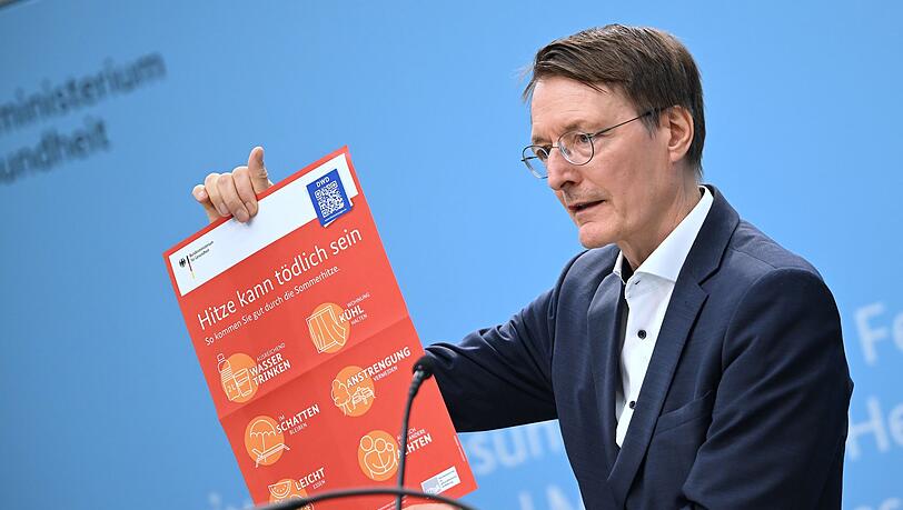 Bundesgesundheitsminister Karl Lauterbach stellt in Berlin den Hitzeschutzplan vor.