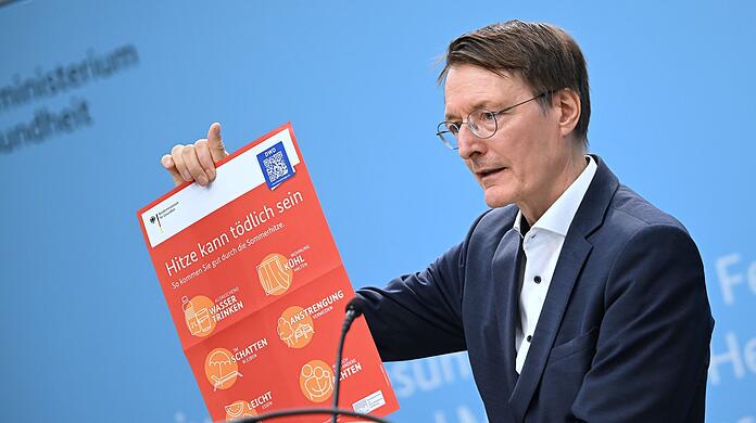 Bundesgesundheitsminister Karl Lauterbach stellt in Berlin den Hitzeschutzplan vor.
