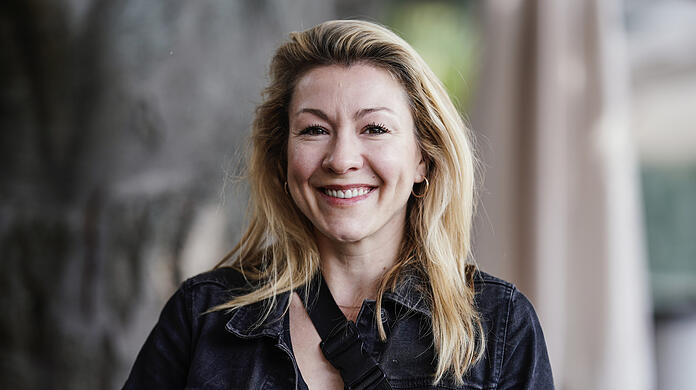Genija Rykova wurde 1986 in Irkutsk geboren. Sie kam als Kind aus Sibirien nach München. Sie studierte an der Bayerischen Theaterakademie und wurde noch während des Studiums an die Kammerspiele engagiert. Martin Kušej holte sie 2012 ans Residenztheater. Die Schauspielerin ist auch regelmäßig als Jazz-Sängerin unterwegs und spielte u.a. in der Serie "Servus Baby".