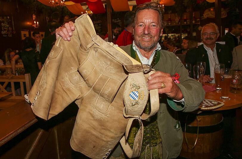 Neuer Hosenträger: Manfred Lipah gehört jetzt die 28 Jahre alte Kurze vom Schichtl.