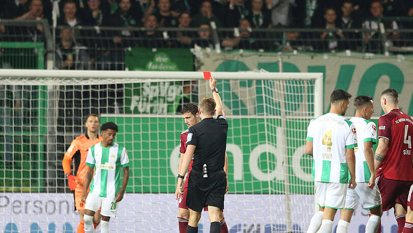 Sah gegen Greuther Fürth die Rote Karte: Benjamin Pavard.