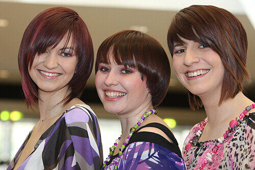 Der Frühling kann kommen: Martina, Mascha und Flavia (von links) präsentieren die Haarmode der Saison.